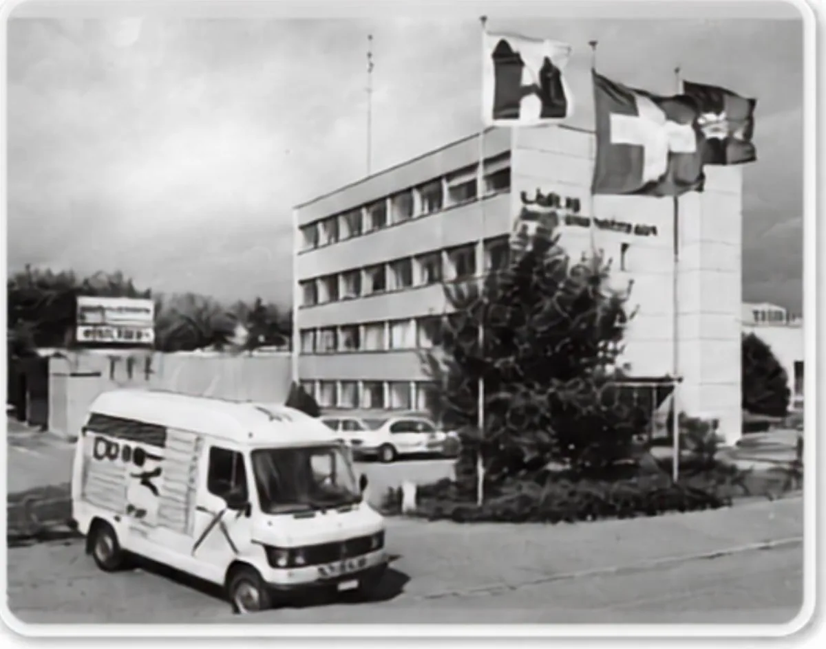 Firmengebäude Brugg nach der Aufstockung 1984